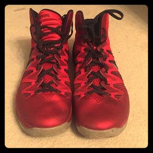 2015 Red Hyperdunk w/ Flywire Technology